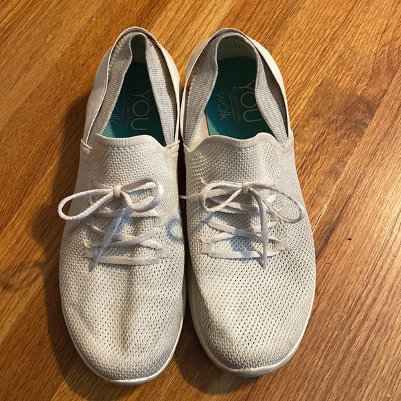 Skechers size 10 slip on tennis shoes - Picture 4 of 4